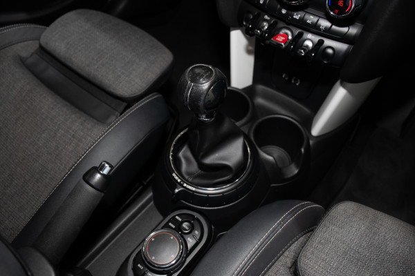 2015 MINI Cooper S Hatch Image 15