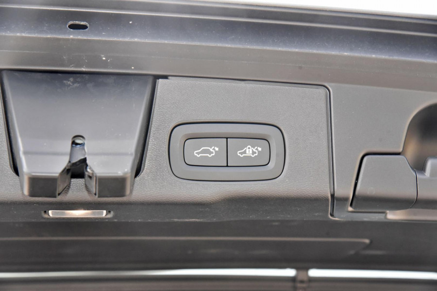 2023 Volvo XC60  Ultimate B5 Bright SUV Image 21