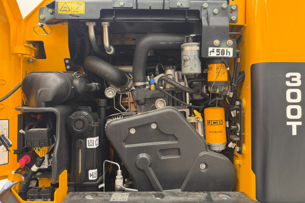 2025 JCB 300THF CAB T3 WITH 320 CW Tracked Skidsteer Loader Image 5