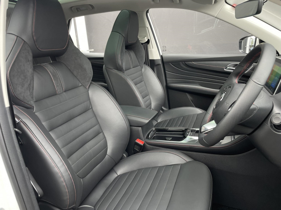 2025 MG HS Plug-in Hybrid Essence SUV Image 15