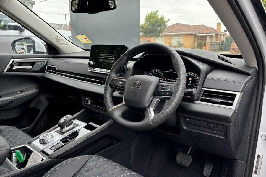 2024 Mitsubishi Outlander ZM Exceed SUV Image 14
