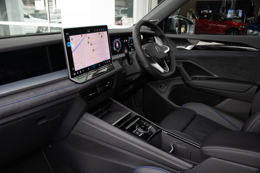 2025 Volkswagen Tayron R4 195TSI R-Line SUV Image 8