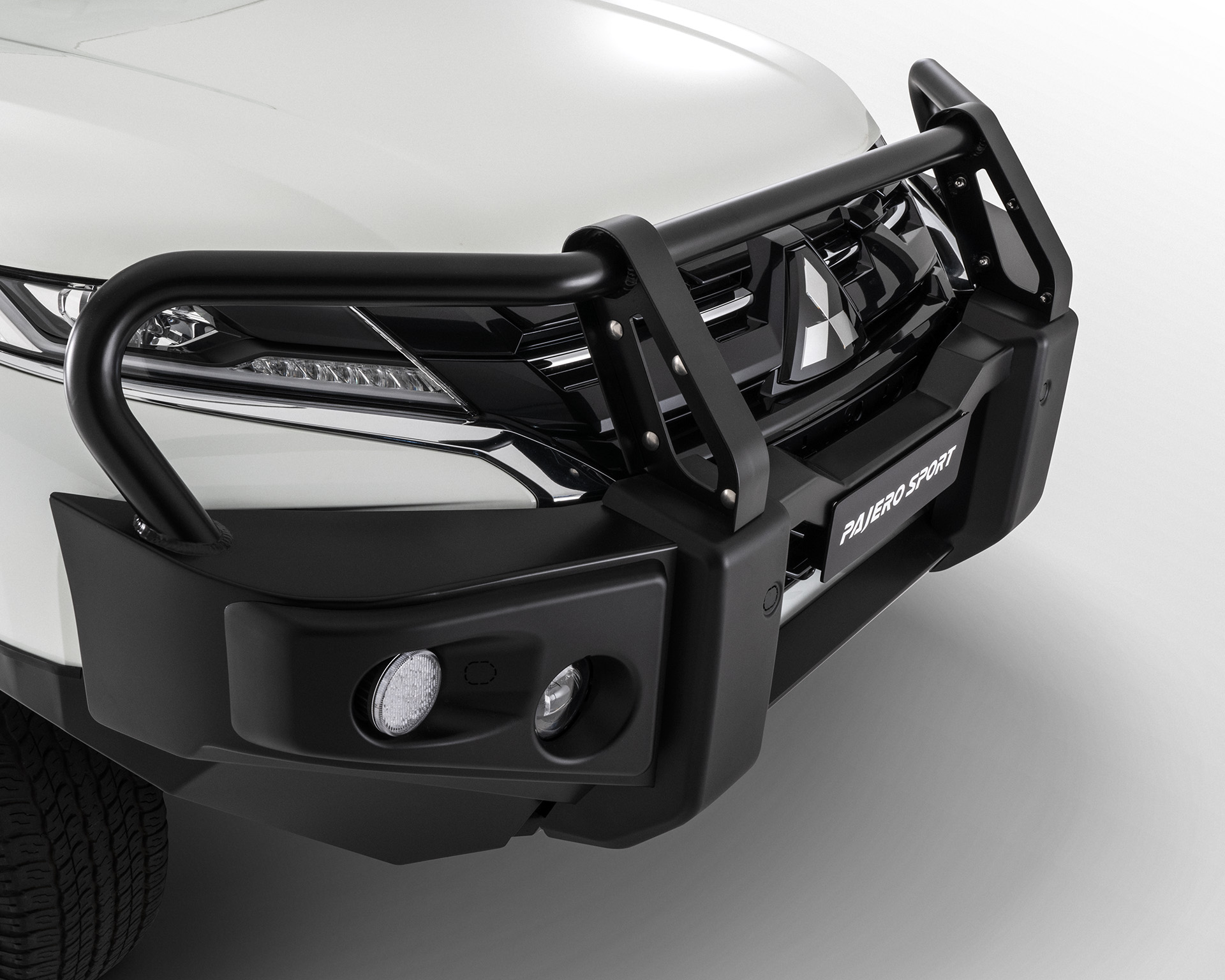 Alloy front protection bar with LED fog lamps - Black