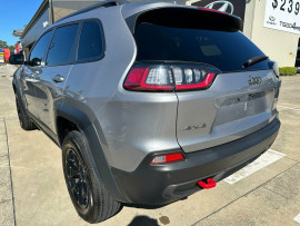 2021 Jeep Cherokee KL Trailhawk SUV image 7