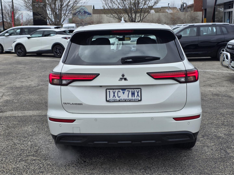 2023 Mitsubishi Outlander ZM ES SUV Image 6