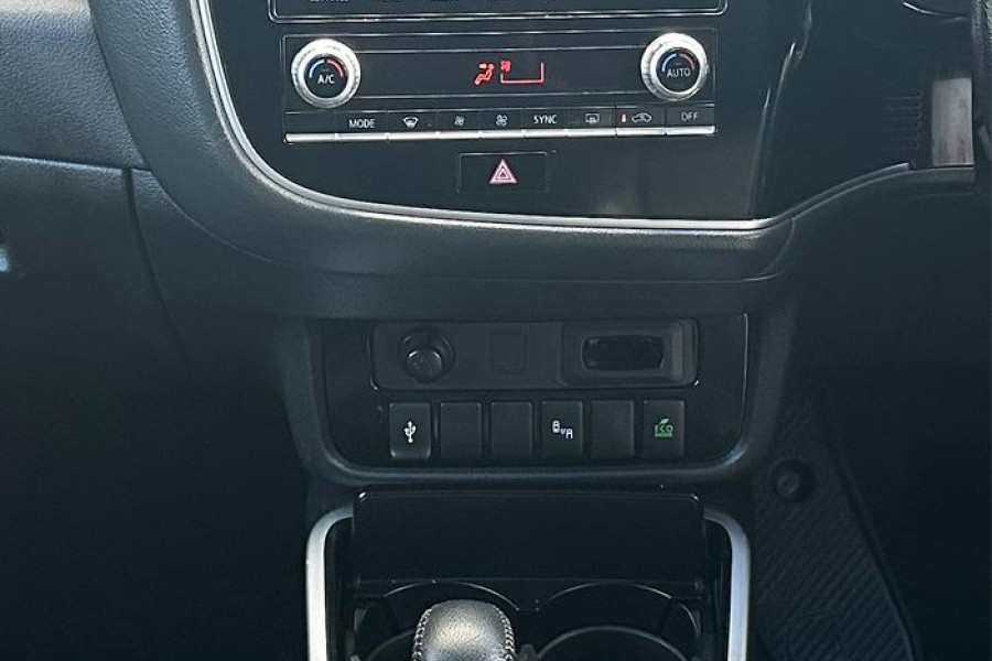 2021 Mitsubishi Outlander ZL LS SUV Image 11