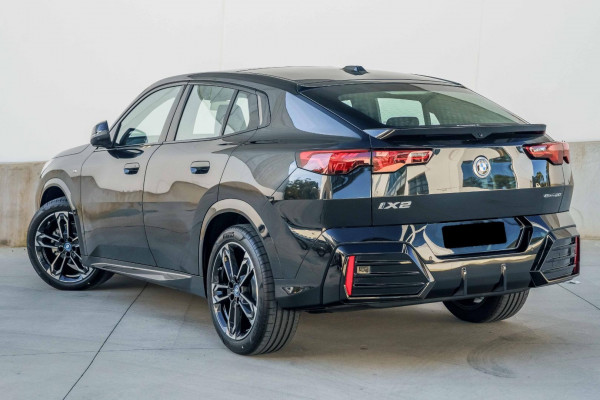 2024 BMW iX2 U10 eDrive20 M Sport SUV image 4