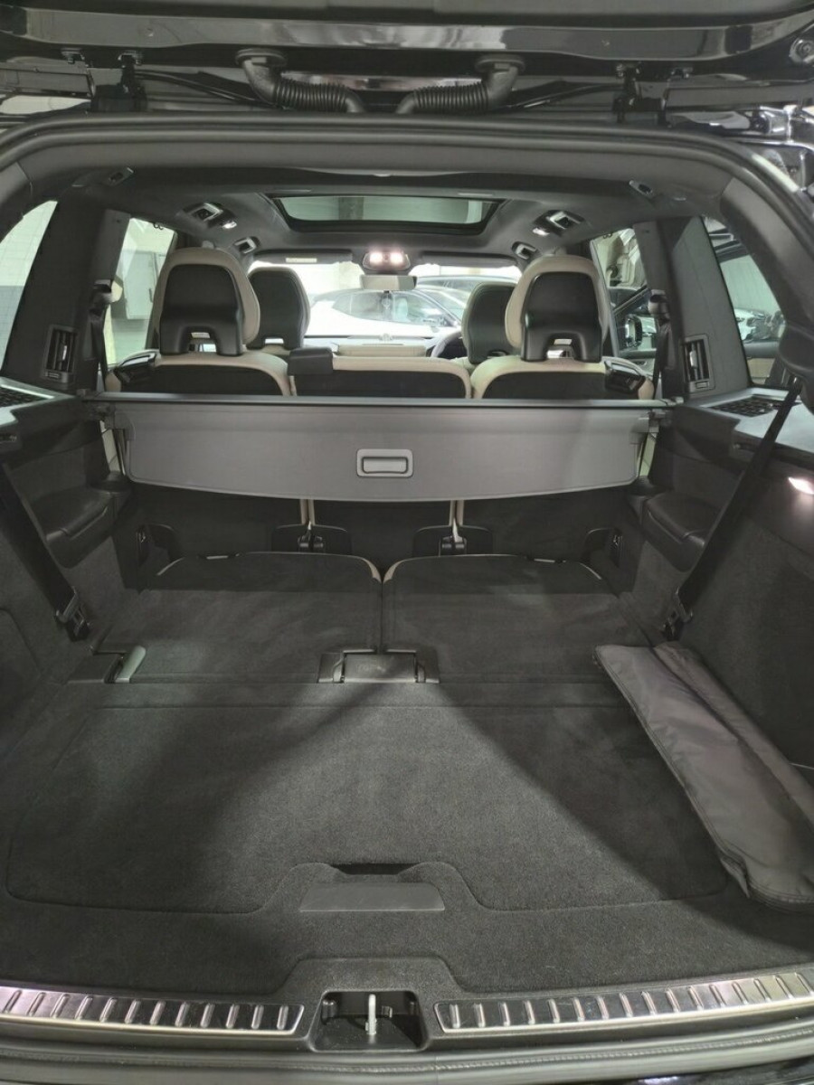 2025 MY26 Volvo XC90 L Series Ultra B5 Dark SUV Image 11