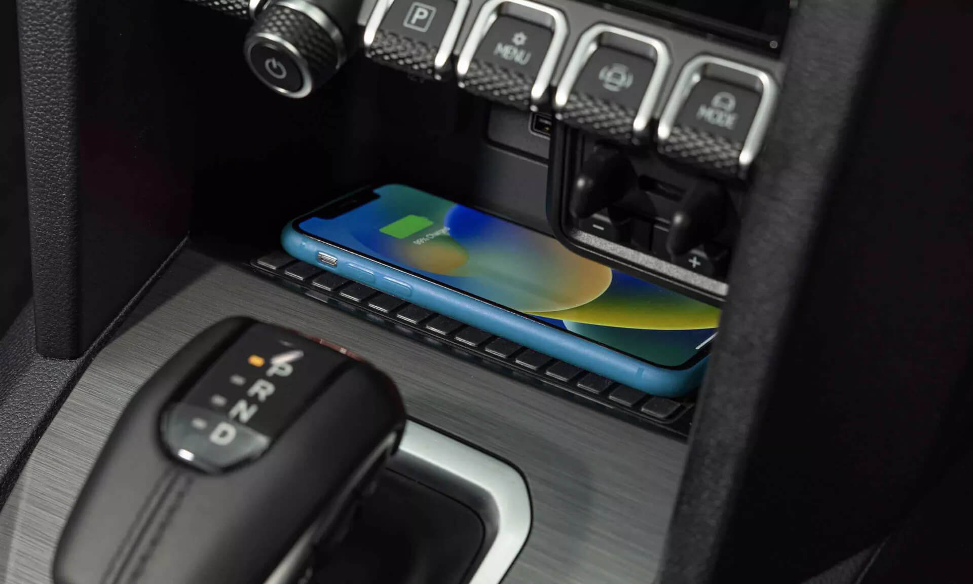 Better connected Wireless Charging & Apple Carplay Image