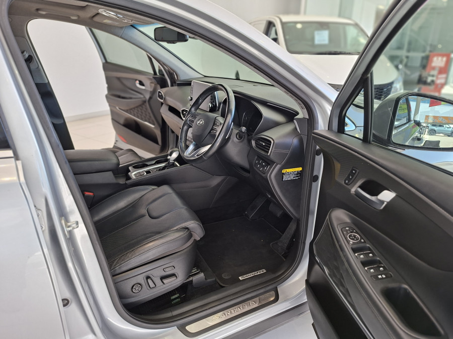 2018 Hyundai Santa Fe DM5 Series II Highlander SUV Image 13