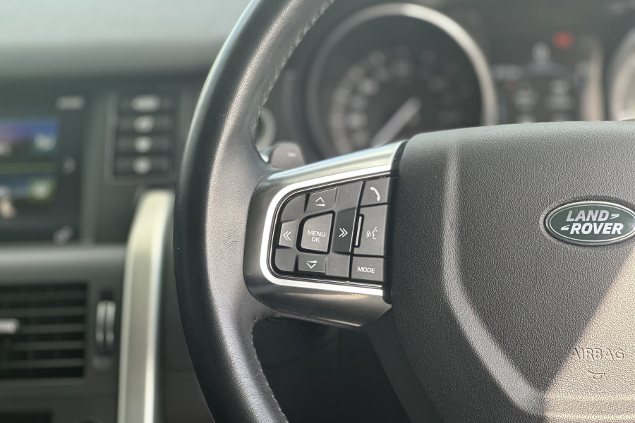 2017 Land Rover Discovery Sport L550 TD4 SE SUV Image 22