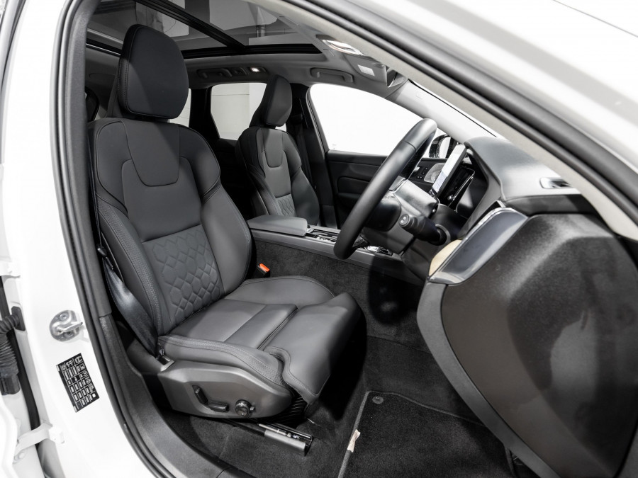 2026 Volvo XC60 UZ B5 Ultra Dark 2L Petrol Hybrid AWD SUV Image 19