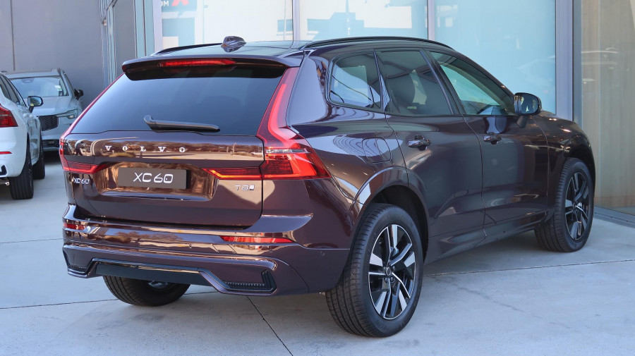 2025 Volvo XC60 UZ Plus T8 Plug-in Hybrid Dark SUV Image 6