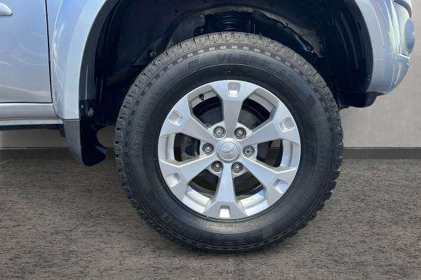 2013 Mitsubishi Triton MN GLX-R Ute Image 5