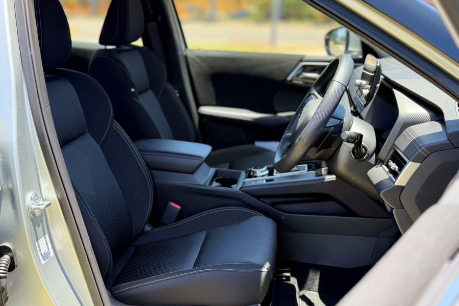 2024 Mitsubishi Outlander ZM ES SUV Image 11