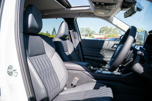2025 Mitsubishi Outlander ZM Exceed SUV Image 19