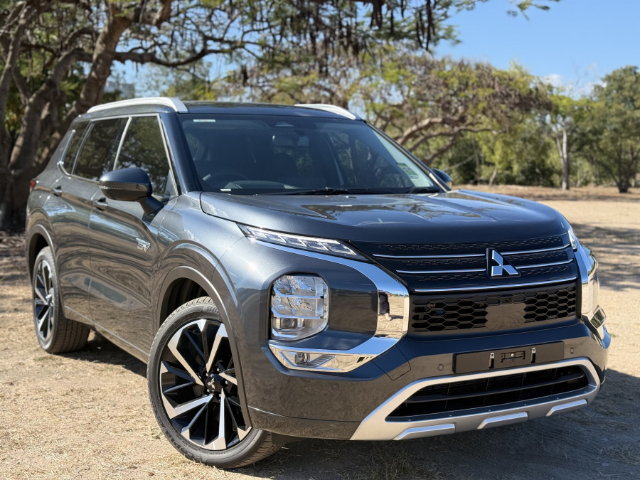 2025 MY24 Mitsubishi Outlander ZM PHEV Exceed SUV Image 1