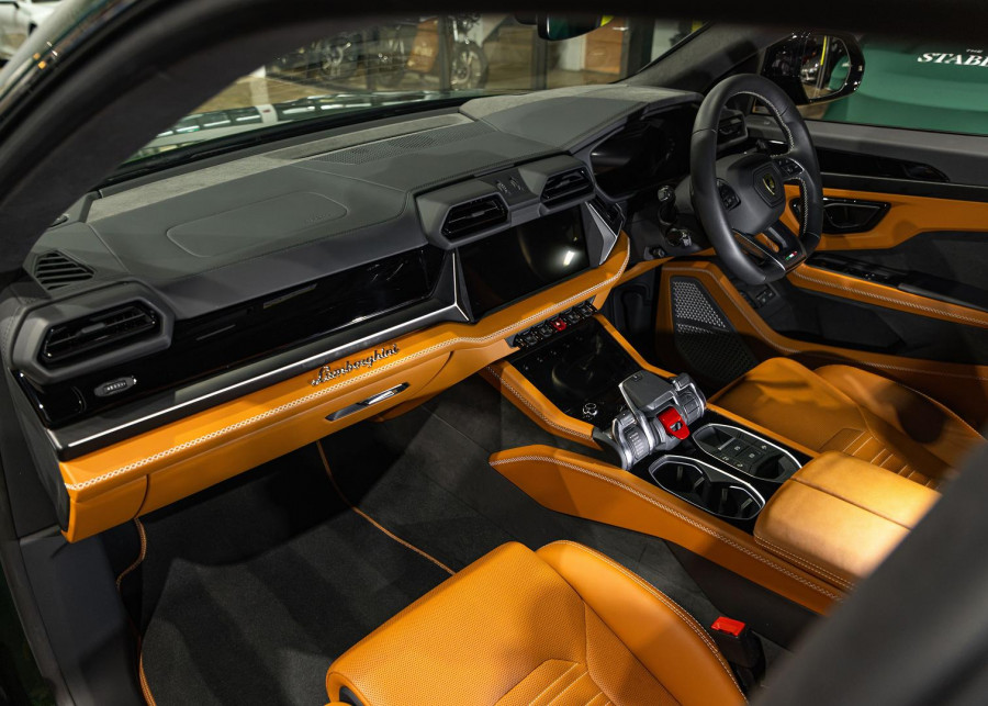 2025 Lamborghini Urus 636 SE SUV Image 10