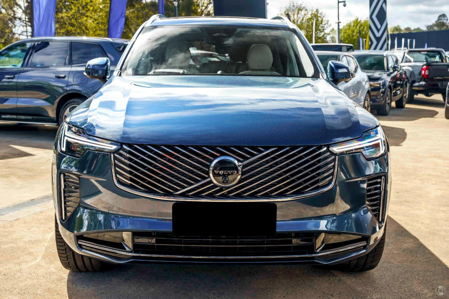 2025 Volvo XC90 L Series Ultra B5 Bright SUV Image 2