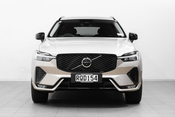 2026 Volvo XC60 UZ B5 Ultra Dark 2.0P, Mild Hybrid SUV Image 2
