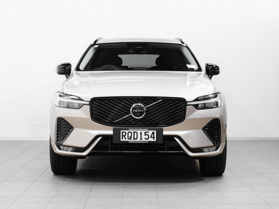 2026 Volvo XC60 UZ B5 Ultra Dark 2.0P, Mild Hybrid SUV Image 2