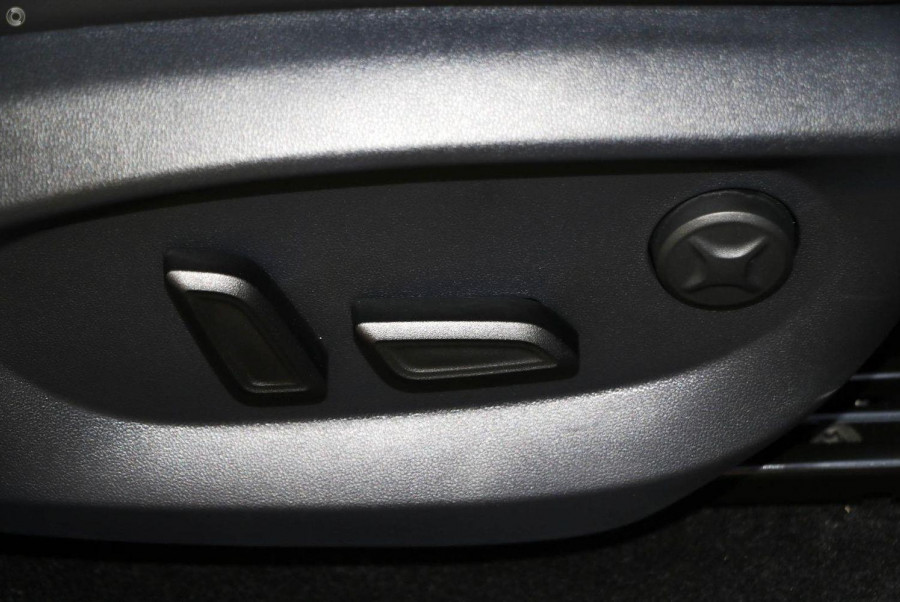 2024 MY24.5 MG HS AS33 Essence SUV Image 12