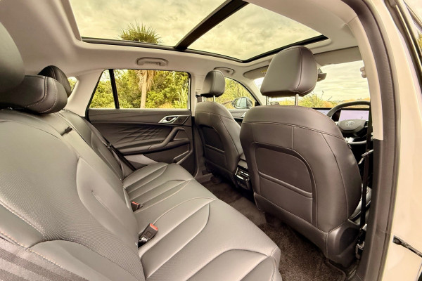 2025 MG HS AS33H Essence Hybrid+ SUV Image 11