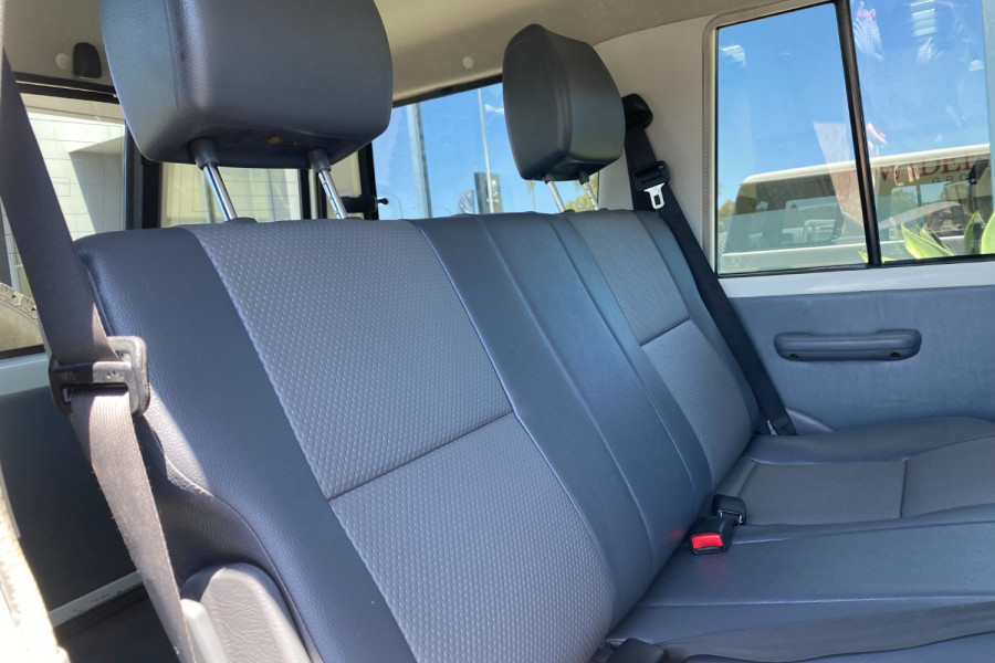 2017 Toyota LandCruiser VDJ76R WorkMate SUV Image 15