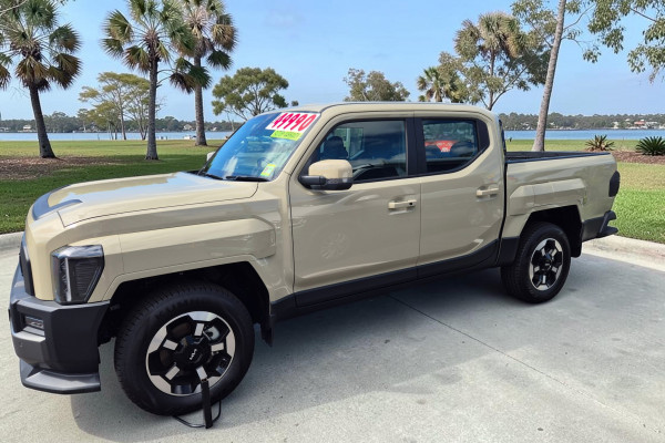 2026 Kia Tasman TK SX+ Ute Image 4