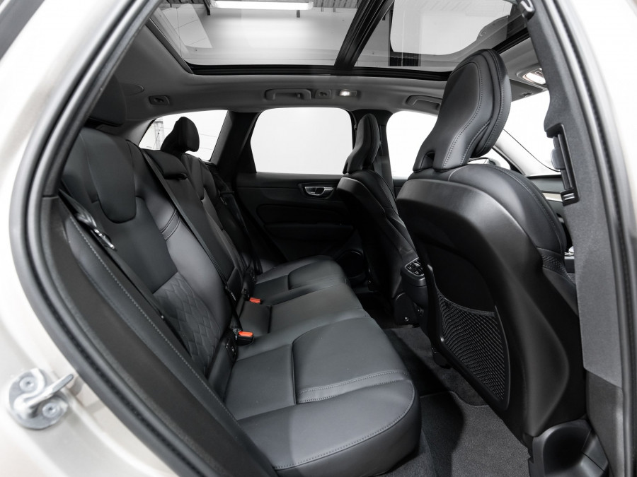 2026 Volvo XC60 UZ B5 Ultra Dark 2.0P, Mild Hybrid SUV Image 20
