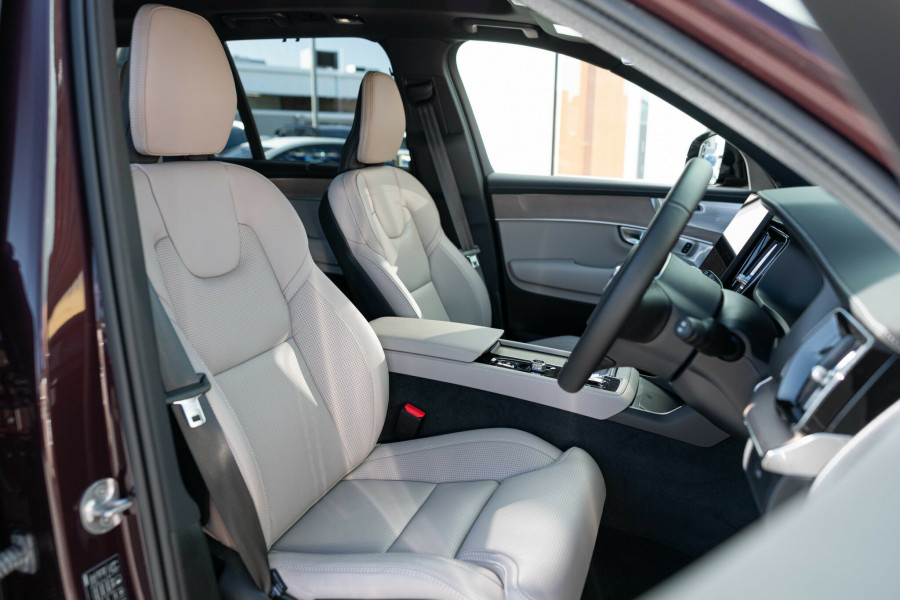 2026 Volvo XC90 L Series Ultra B5 Dark SUV Image 17