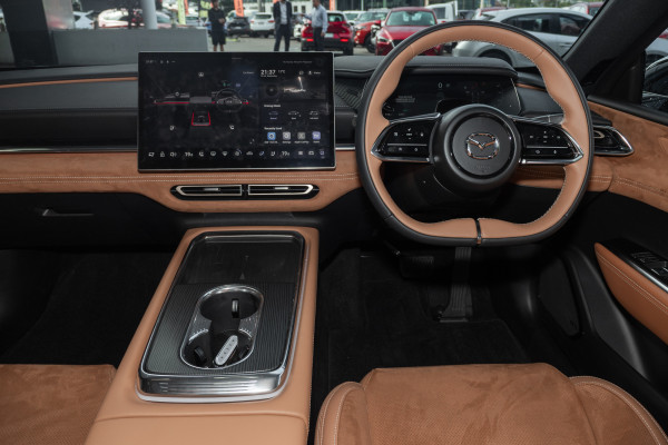 2026 Mazda 6e  Atenza Hatch Image 7