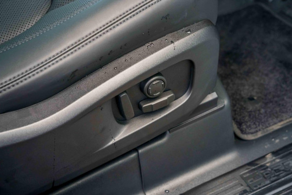 2025 MY25.5 Land Rover Defender L663 110 D350 X-Dynamic SE SUV image 17