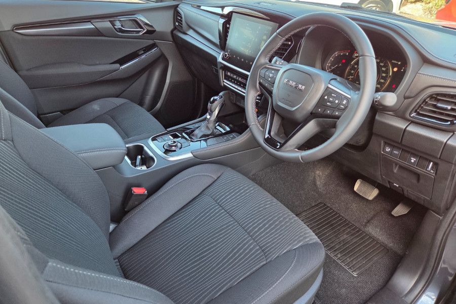 2025 Isuzu MU-X LS-U SUV Image 9