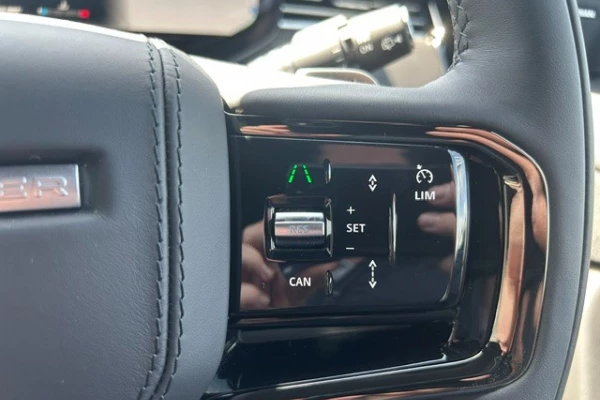 2026 Land Rover Range Rover D300 SE SUV Image 21