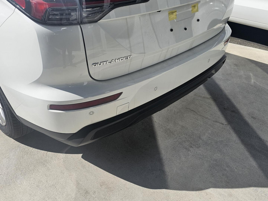 2026 Mitsubishi Outlander ZM ES SUV Image 6