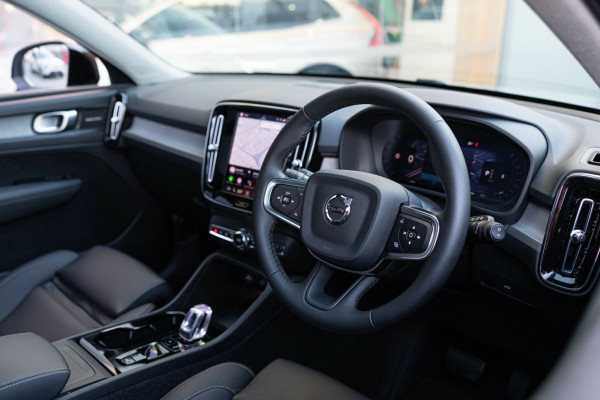 2025 MY26 Volvo XC40 XZ Ultra B4 Dark SUV Image 14