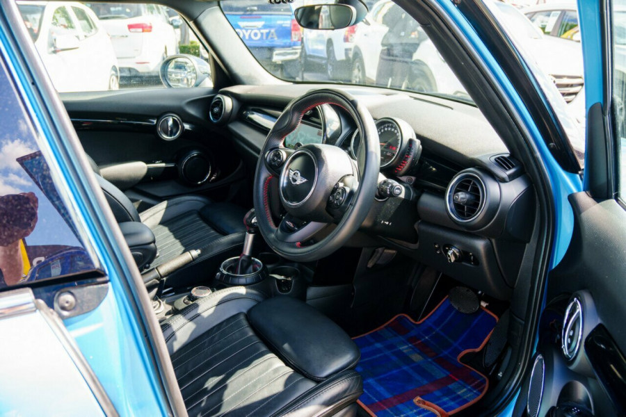 2016 MINI Cooper F55 Cooper S Hatch Image 16