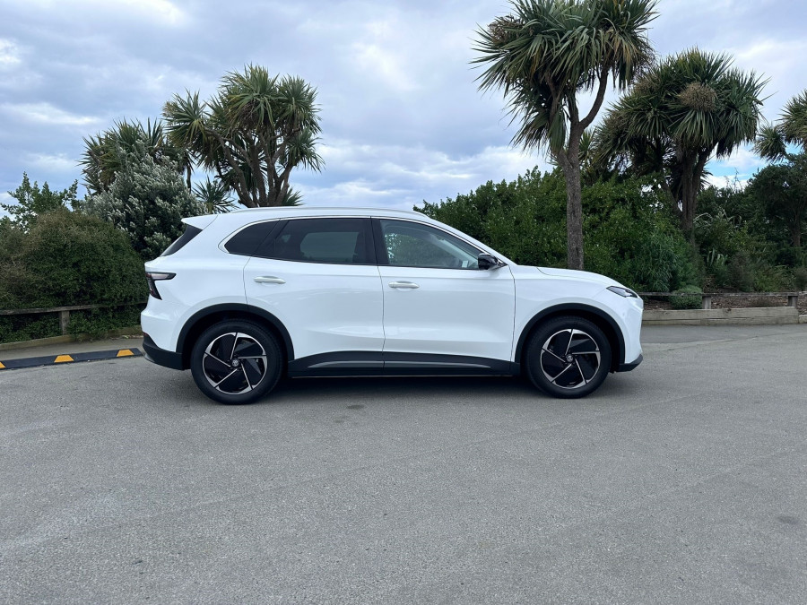2026 MY25 MG MGS5 EV ZS3EM Essence 62 SUV Image 2