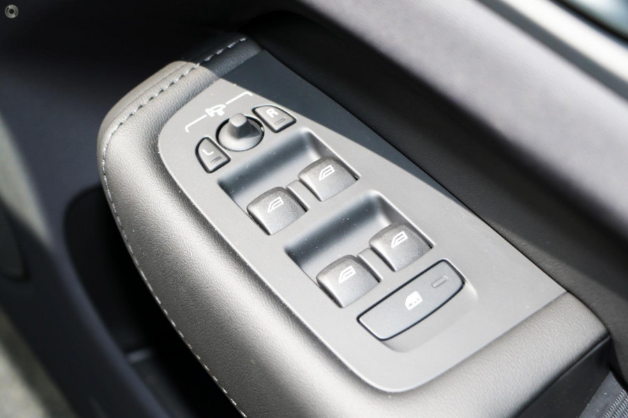 2025 Volvo XC60 UZ Plus T8 Plug-in Hybrid SUV Image 14