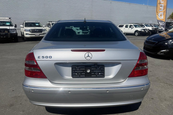 2004 Mercedes-Benz E-Class W211 E500 Elegance Sedan Image 10