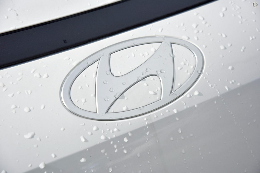 2026 MY27 Hyundai Staria Load US4.V4  Van Image 11