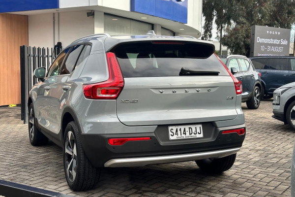 2025 MY26 Volvo XC40 XZ Ultra B4 Bright SUV Image 3