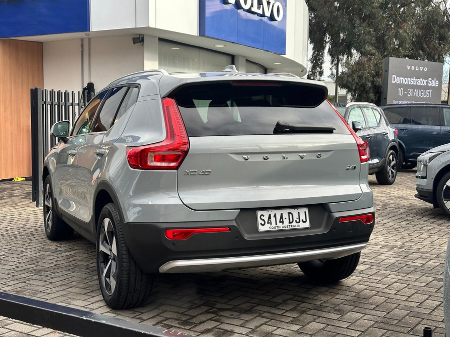 2025 MY26 Volvo XC40 XZ Ultra B4 Bright SUV Image 3