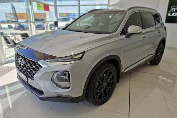 2018 Hyundai Santa Fe DM5 Series II Highlander SUV Image 3