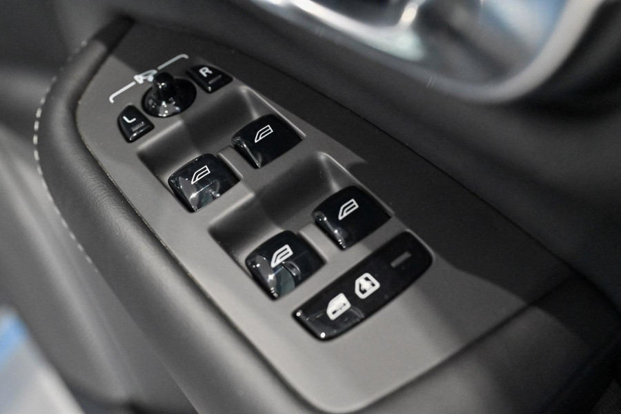 2024 MY25 Volvo XC90  Ultra T8 Plug-In Hybrid SUV Image 19