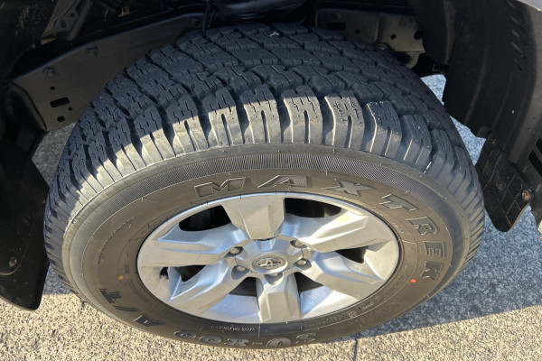 2016 Toyota LandCruiser Prado GDJ150R GXL SUV Image 17
