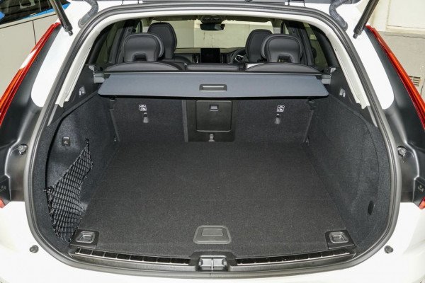 2025 MY26 Volvo XC60 UZ Plus T8 Plug-in Hybrid Dark SUV Image 19