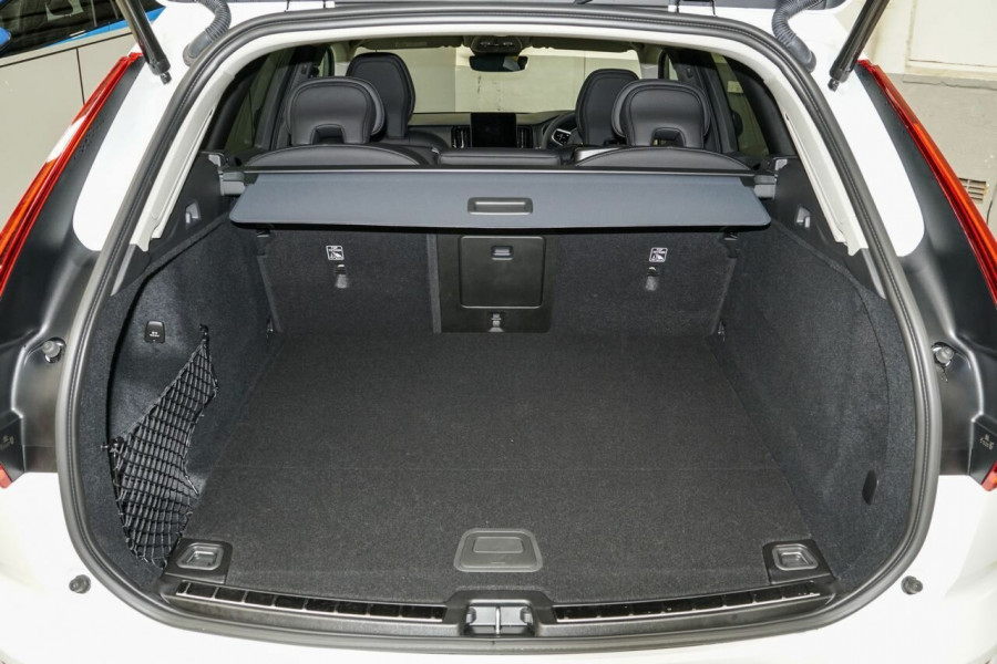 2025 MY26 Volvo XC60 UZ Plus T8 Plug-in Hybrid Dark SUV Image 19