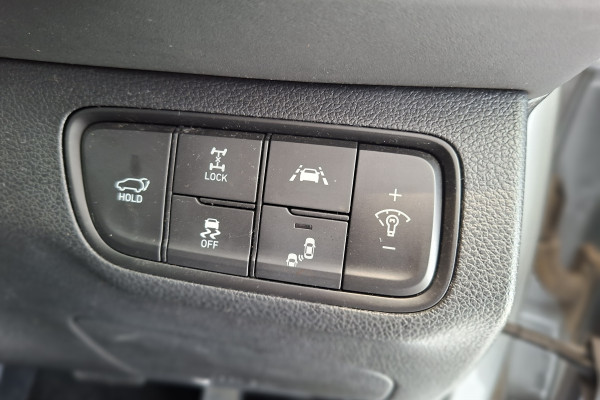 2018 Hyundai Santa Fe DM5 Series II Highlander SUV Image 16